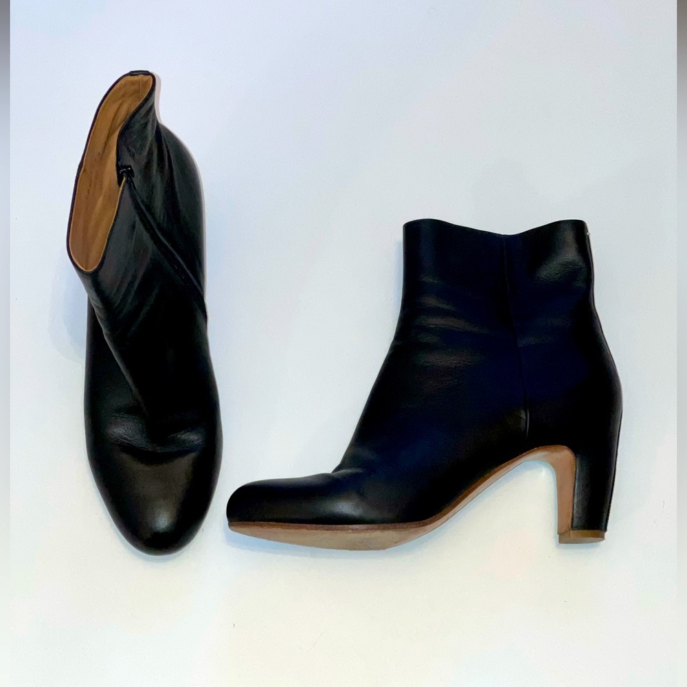 Maison Martin Margiela Line 22 Curved Heel Boot, size 41